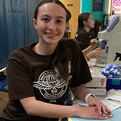 Nursing student volunteers at clinic.