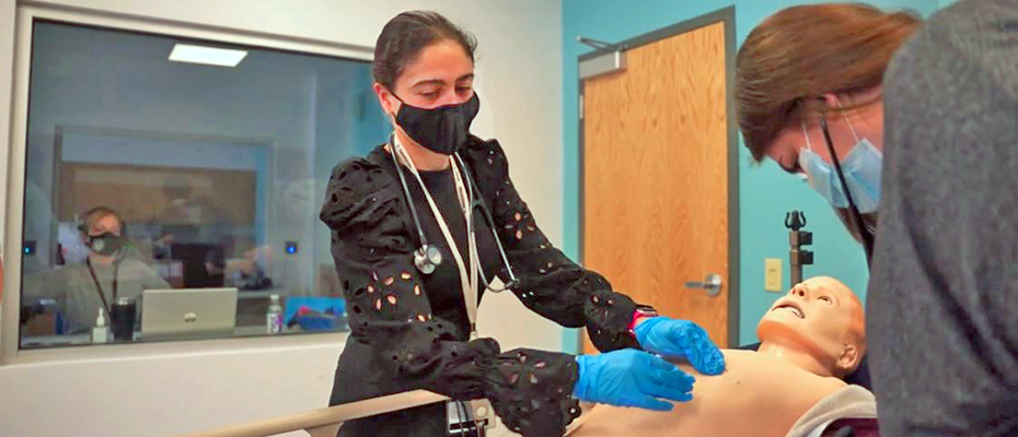 Students working on a medical mannequin