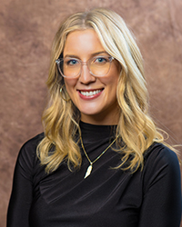 Chloe Dunn headshot.