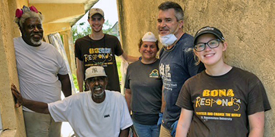 Bonaresponds voluteers BonaResponds volunteers n a work site