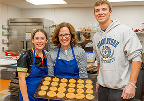 volunteering-wh-287 Volunteering in Warming House kitchen.