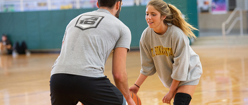 Students playing basketball in the Richter Fitness Center