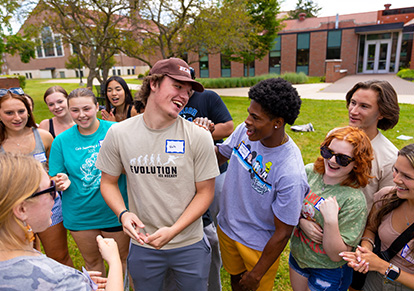 orientation-students-ssc Group of students laughing.