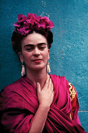 Frida with Picasso Earrings, 1939 Photo by Nickolas Muray © Nickolas Muray Photo Archives