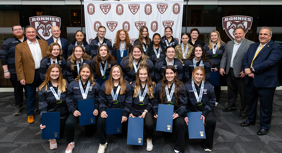 The 2023 National Champions with state and university officials The 2023 National Champions with state and university officials